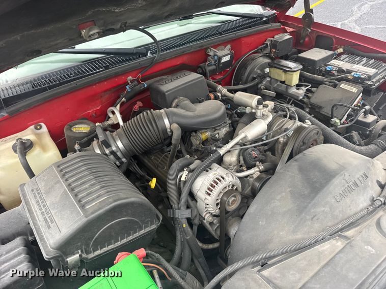image for item EW4920 1999 Chevrolet Suburban SUV