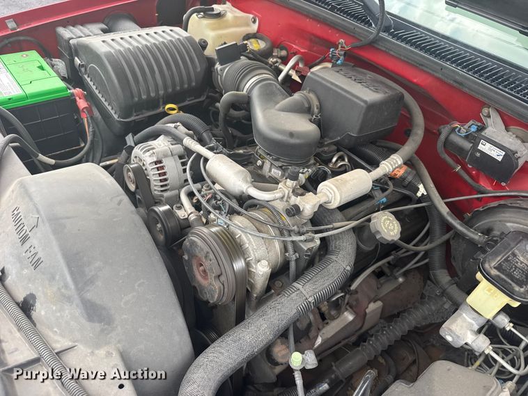 image for item EW4920 1999 Chevrolet Suburban SUV