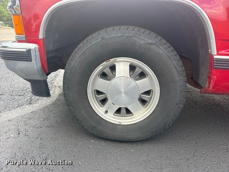 image for item EW4920 1999 Chevrolet Suburban SUV