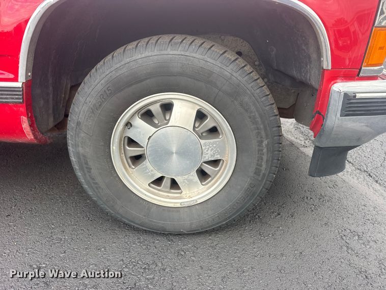 image for item EW4920 1999 Chevrolet Suburban SUV