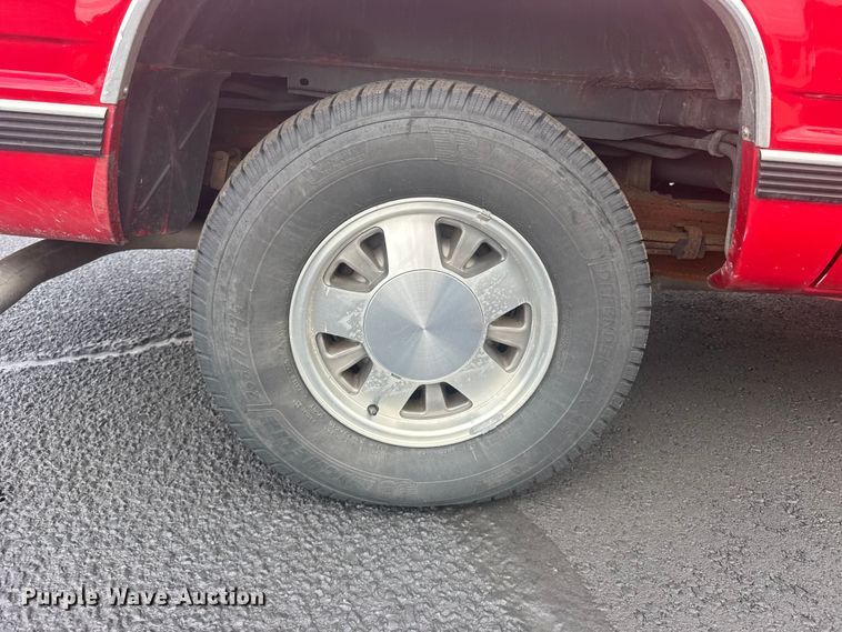 image for item EW4920 1999 Chevrolet Suburban SUV