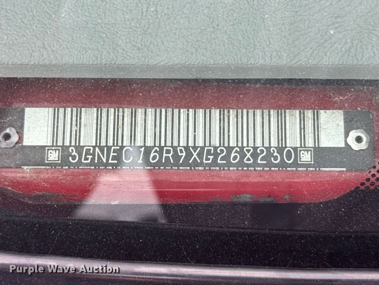 image for item EW4920 1999 Chevrolet Suburban SUV