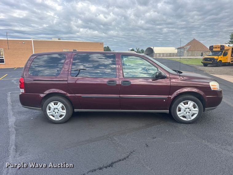 image for item EW4921 2008 Chevrolet Uplander SUV