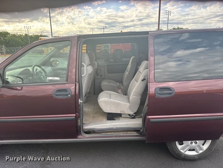 image for item EW4921 2008 Chevrolet Uplander SUV
