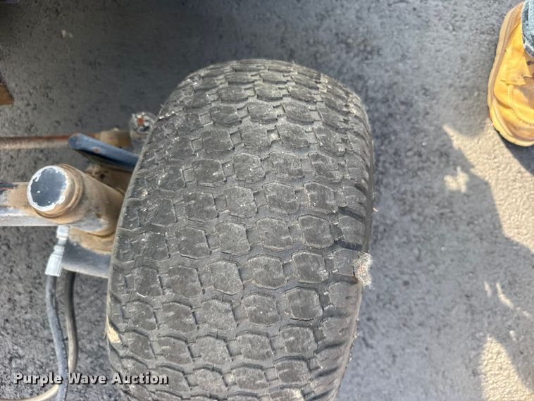 image for item EW4922 1996 John Deere 3215 A rough fairway mower