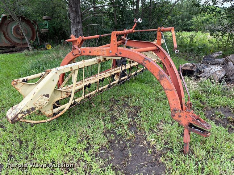image for item EX2496 New Holland 256 hay rake