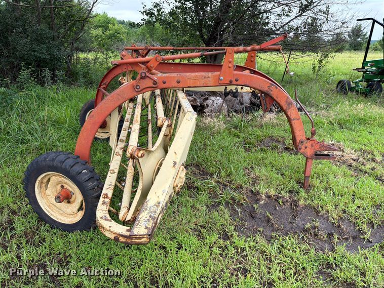 image for item EX2496 New Holland 256 hay rake