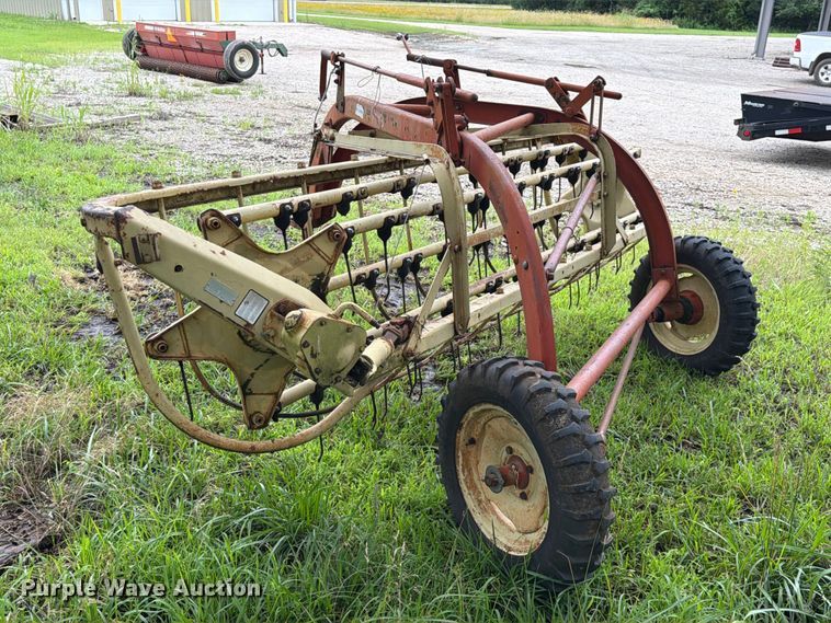 image for item EX2496 New Holland 256 hay rake