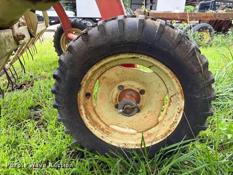 image for item EX2496 New Holland 256 hay rake