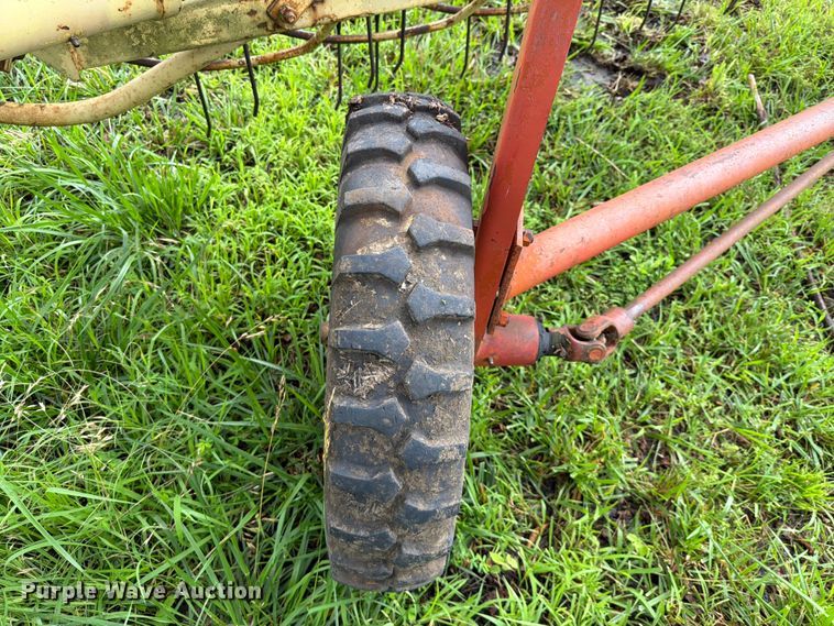 image for item EX2496 New Holland 256 hay rake