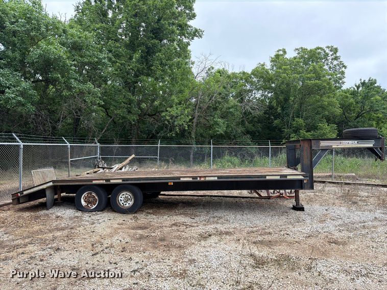 image for item EX2501 1997 Donahue Corporation UF-24B equipment trailer