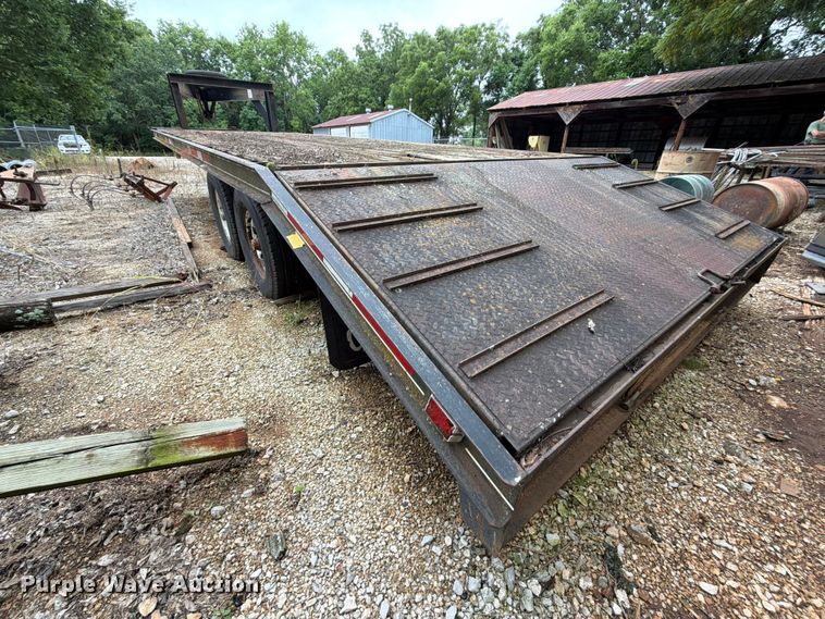image for item EX2501 1997 Donahue Corporation UF-24B equipment trailer