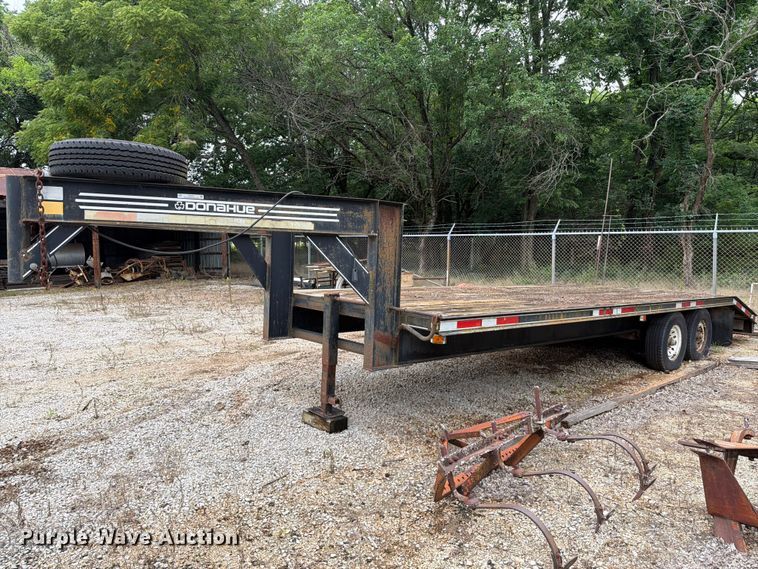 image for item EX2501 1997 Donahue Corporation UF-24B equipment trailer