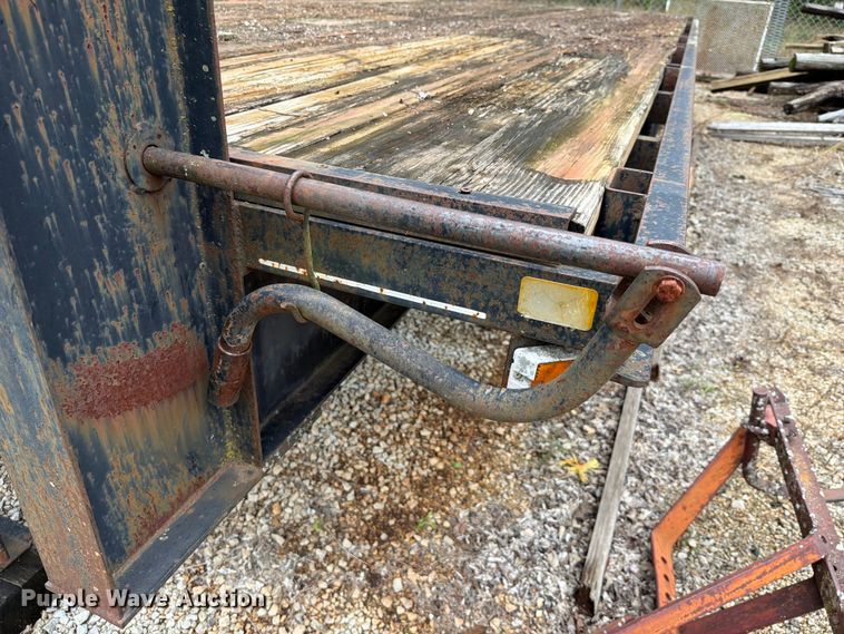 image for item EX2501 1997 Donahue Corporation UF-24B equipment trailer