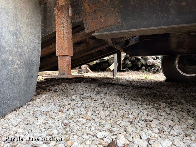 image for item EX2501 1997 Donahue Corporation UF-24B equipment trailer