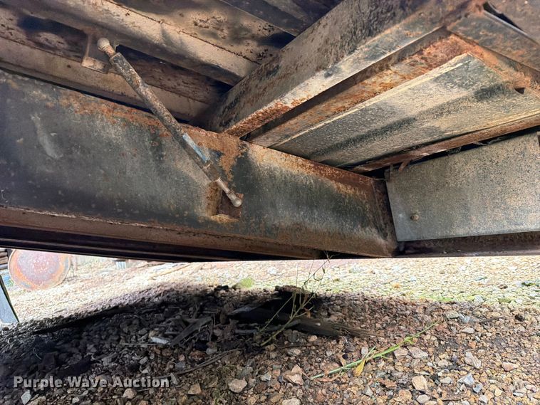 image for item EX2501 1997 Donahue Corporation UF-24B equipment trailer