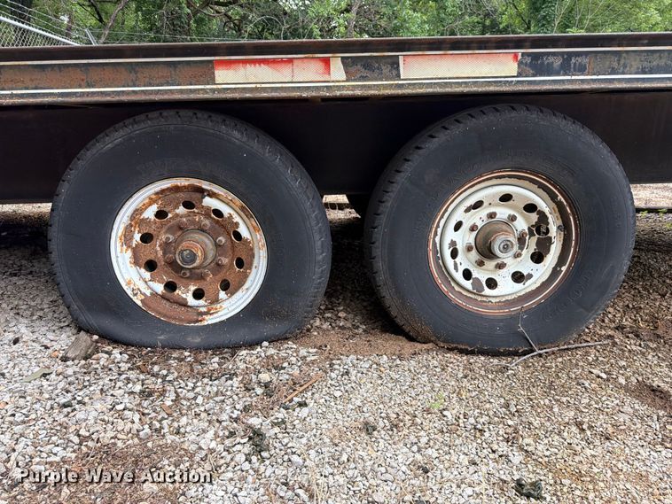 image for item EX2501 1997 Donahue Corporation UF-24B equipment trailer