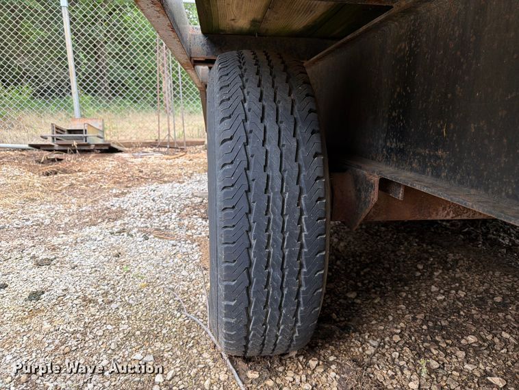 image for item EX2501 1997 Donahue Corporation UF-24B equipment trailer