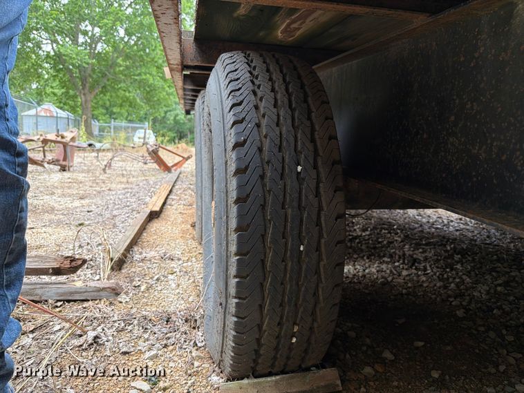 image for item EX2501 1997 Donahue Corporation UF-24B equipment trailer