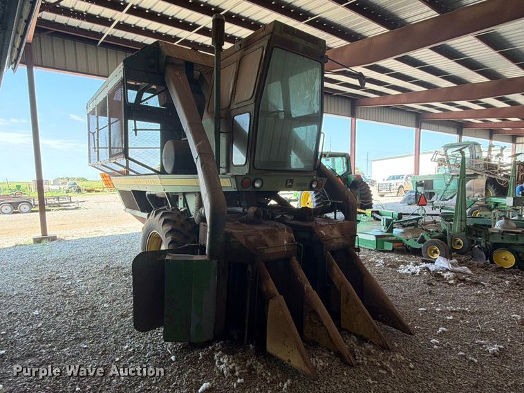 image for item EX3992 John Deere 9910 cotton picker