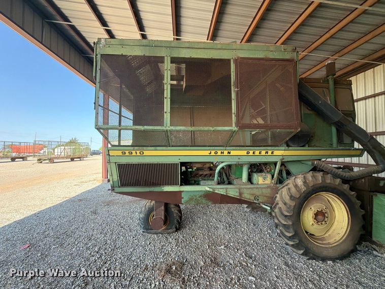 image for item EX3992 John Deere 9910 cotton picker