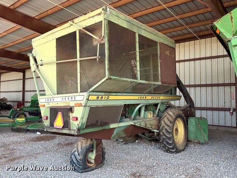 image for item EX3992 John Deere 9910 cotton picker
