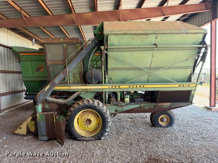 image for item EX3992 John Deere 9910 cotton picker