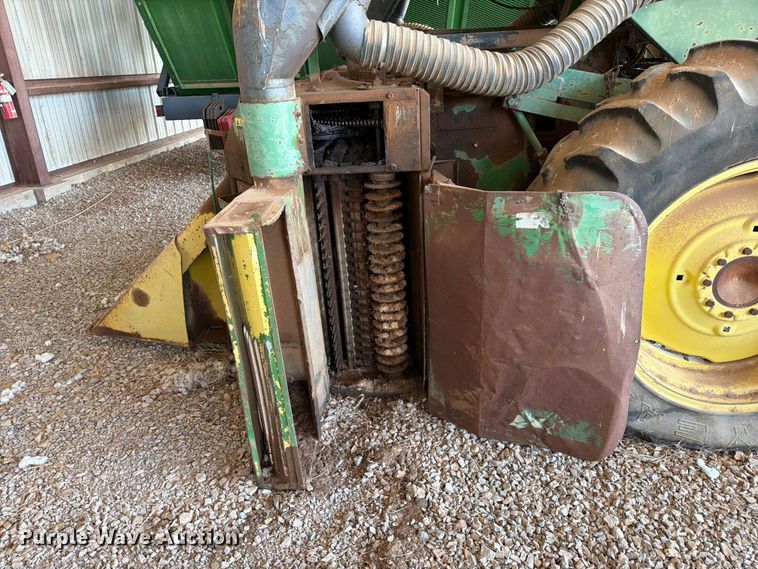 image for item EX3992 John Deere 9910 cotton picker