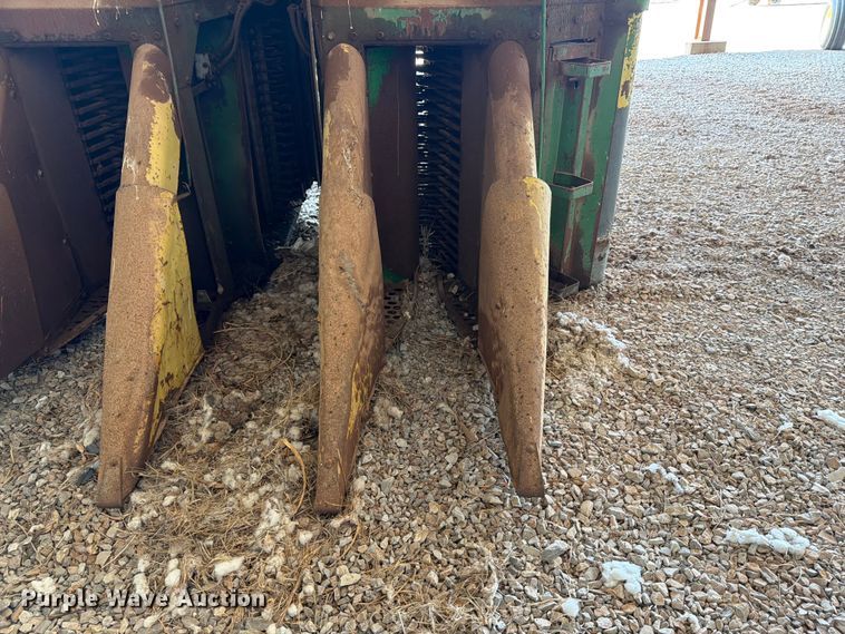 image for item EX3992 John Deere 9910 cotton picker