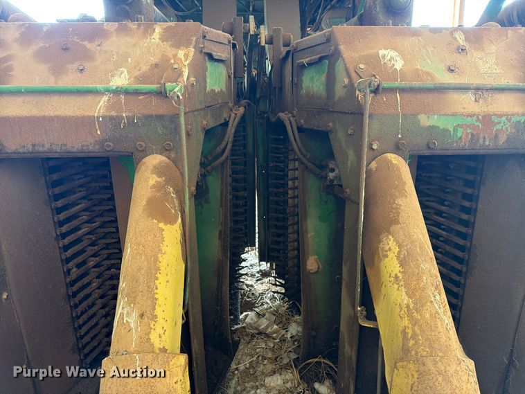 image for item EX3992 John Deere 9910 cotton picker