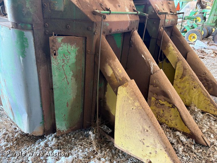 image for item EX3992 John Deere 9910 cotton picker