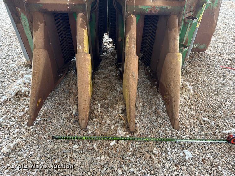image for item EX3992 John Deere 9910 cotton picker