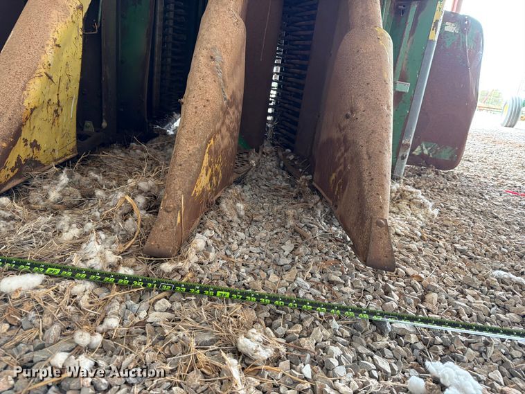 image for item EX3992 John Deere 9910 cotton picker