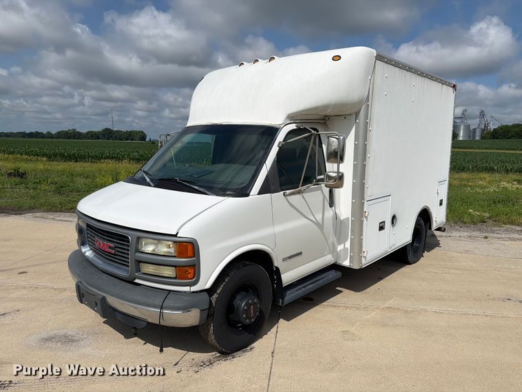 image for item EX4517 2002 GMC Savana box truck