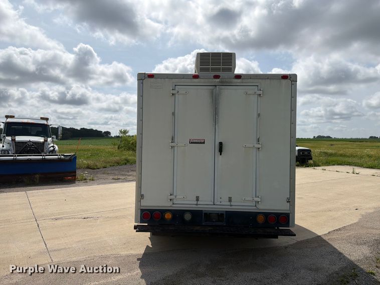 image for item EX4517 2002 GMC Savana box truck