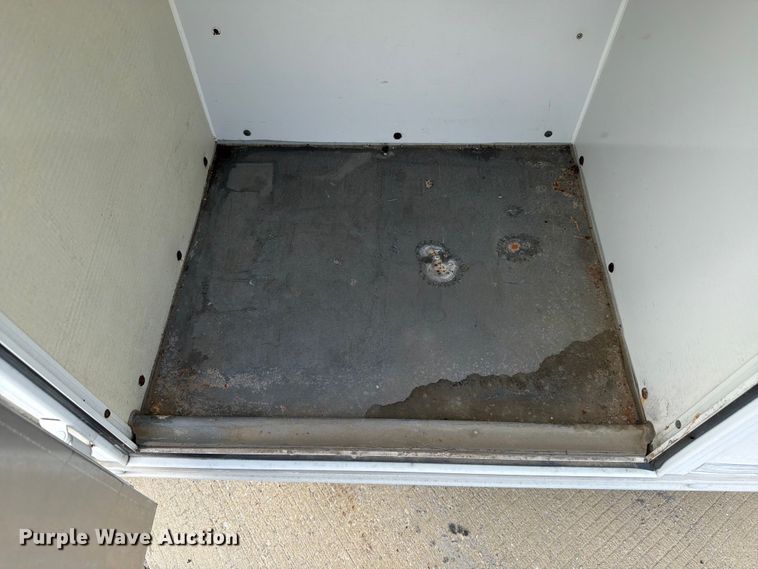 image for item EX4517 2002 GMC Savana box truck