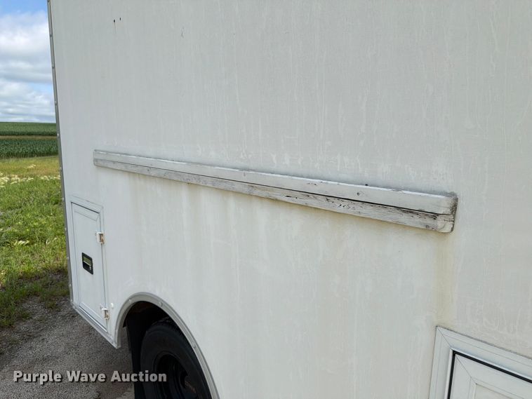 image for item EX4517 2002 GMC Savana box truck