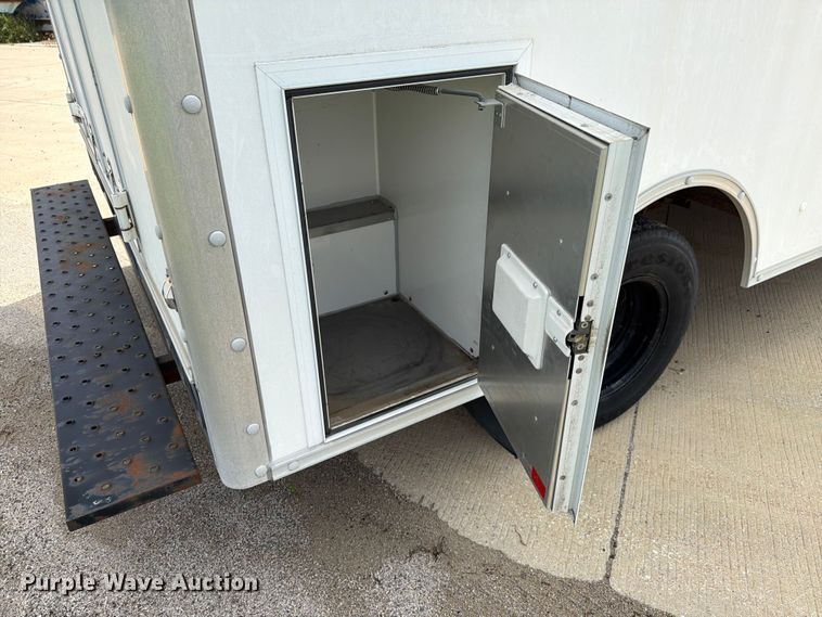 image for item EX4517 2002 GMC Savana box truck