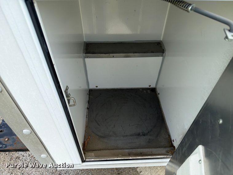 image for item EX4517 2002 GMC Savana box truck