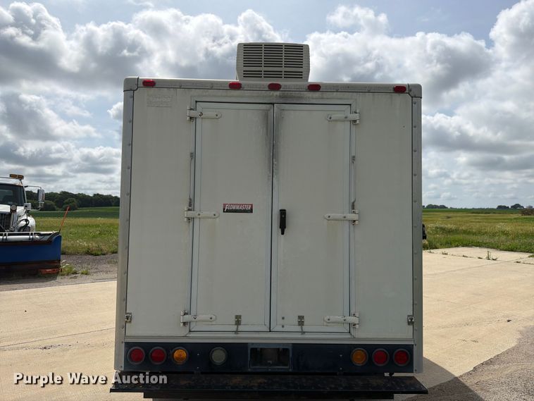 image for item EX4517 2002 GMC Savana box truck