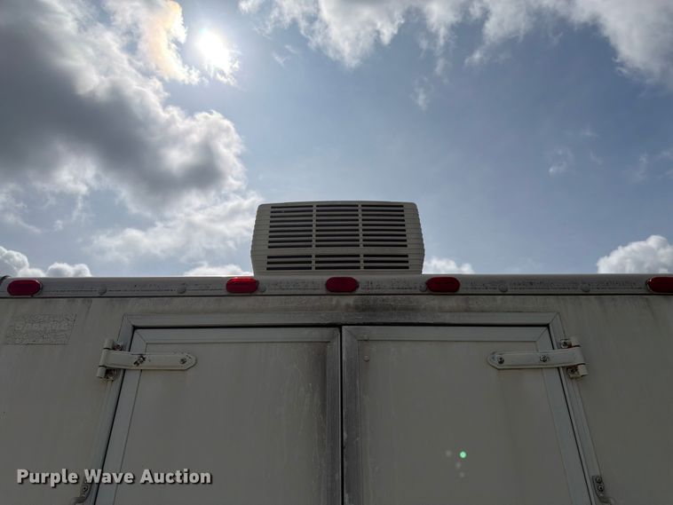 image for item EX4517 2002 GMC Savana box truck