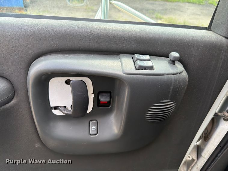 image for item EX4517 2002 GMC Savana box truck