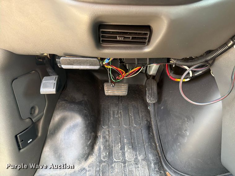 image for item EX4517 2002 GMC Savana box truck