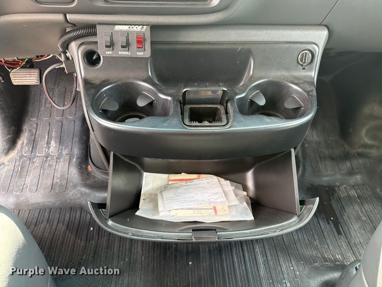 image for item EX4517 2002 GMC Savana box truck