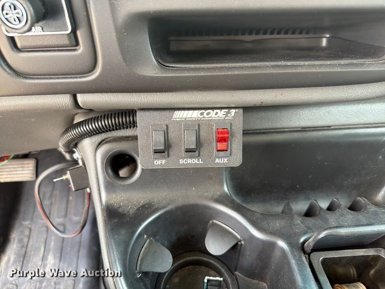 image for item EX4517 2002 GMC Savana box truck