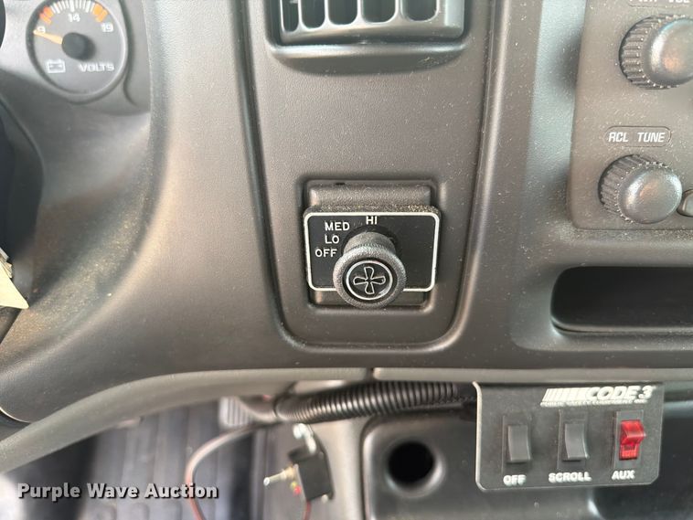 image for item EX4517 2002 GMC Savana box truck
