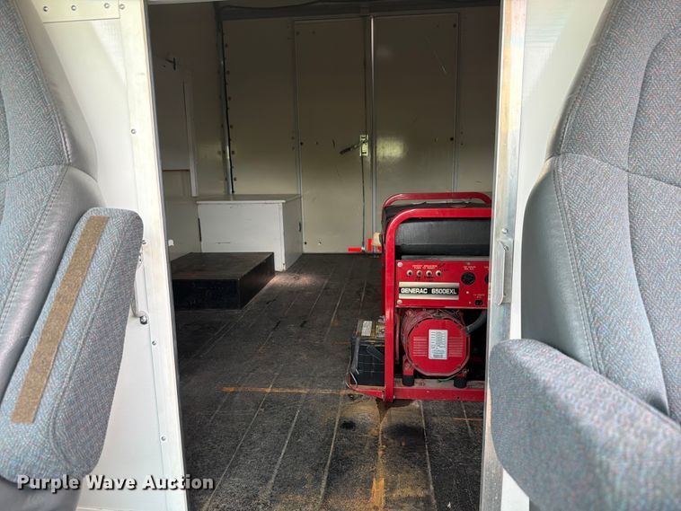 image for item EX4517 2002 GMC Savana box truck