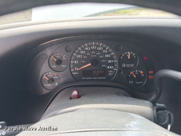 image for item EX4517 2002 GMC Savana box truck