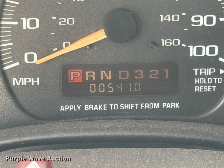 image for item EX4517 2002 GMC Savana box truck