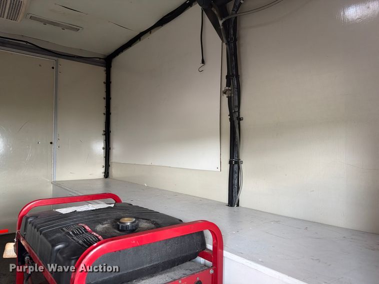 image for item EX4517 2002 GMC Savana box truck